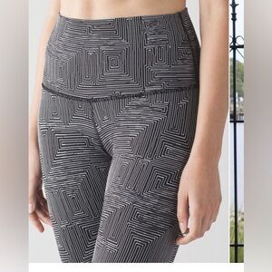Lululemon Wunder Under Pant (Hi-Rise) - Maze Jacquard White Black